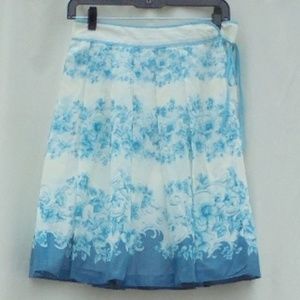 Tommy Bahama Pleated Blue and white floral Lap Skirt Size 4